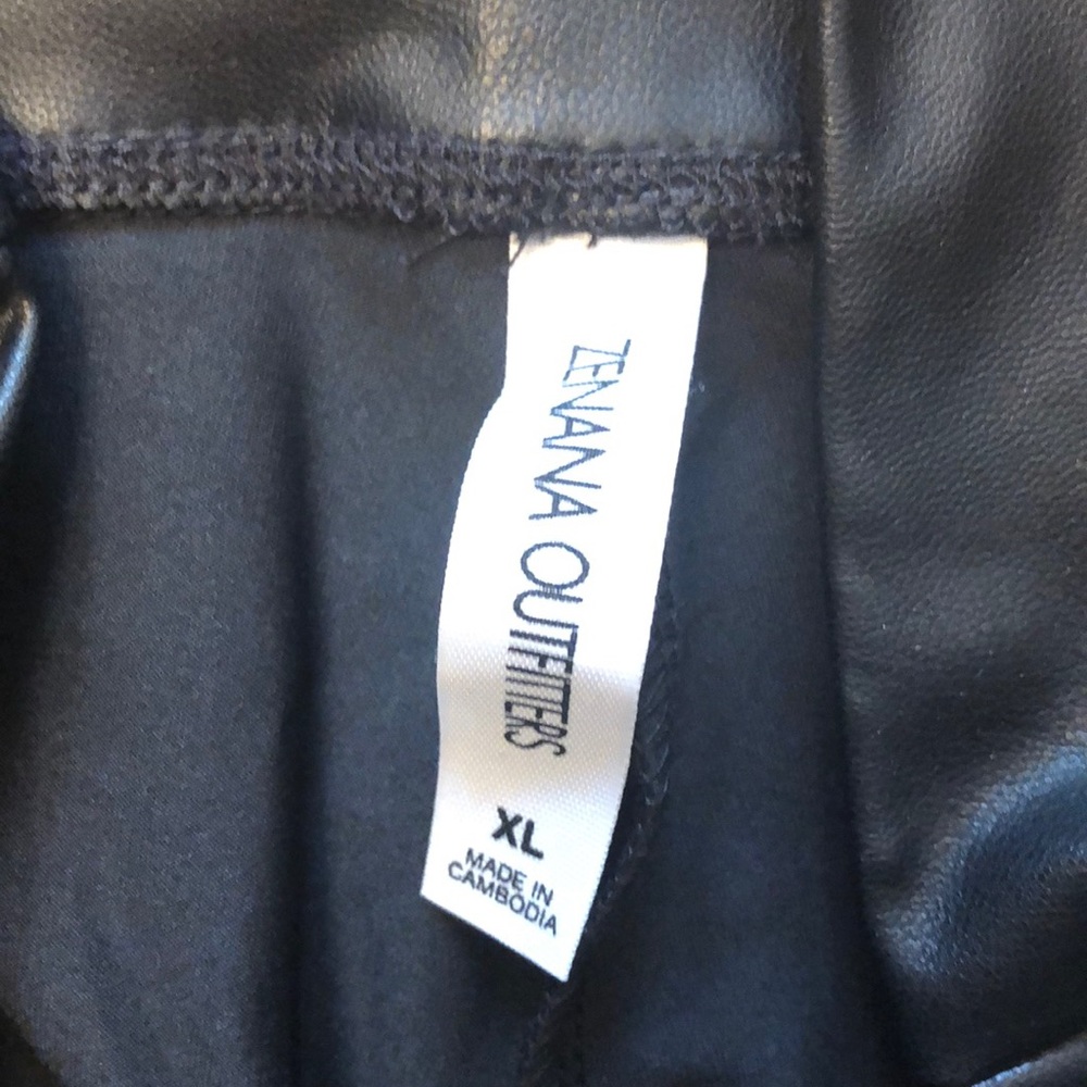 Faux Leather High Waisted Leggings - Picture 4 of 5